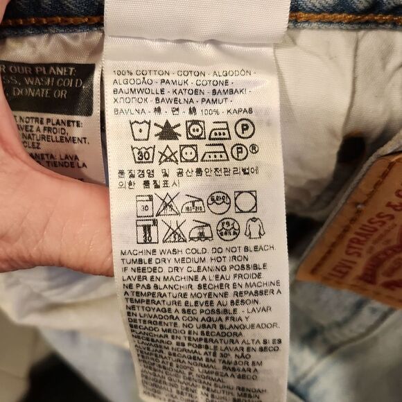 Light wash, button fly, seriously distressed, majorly cropped jeans size 29! - Picture 2 of 10